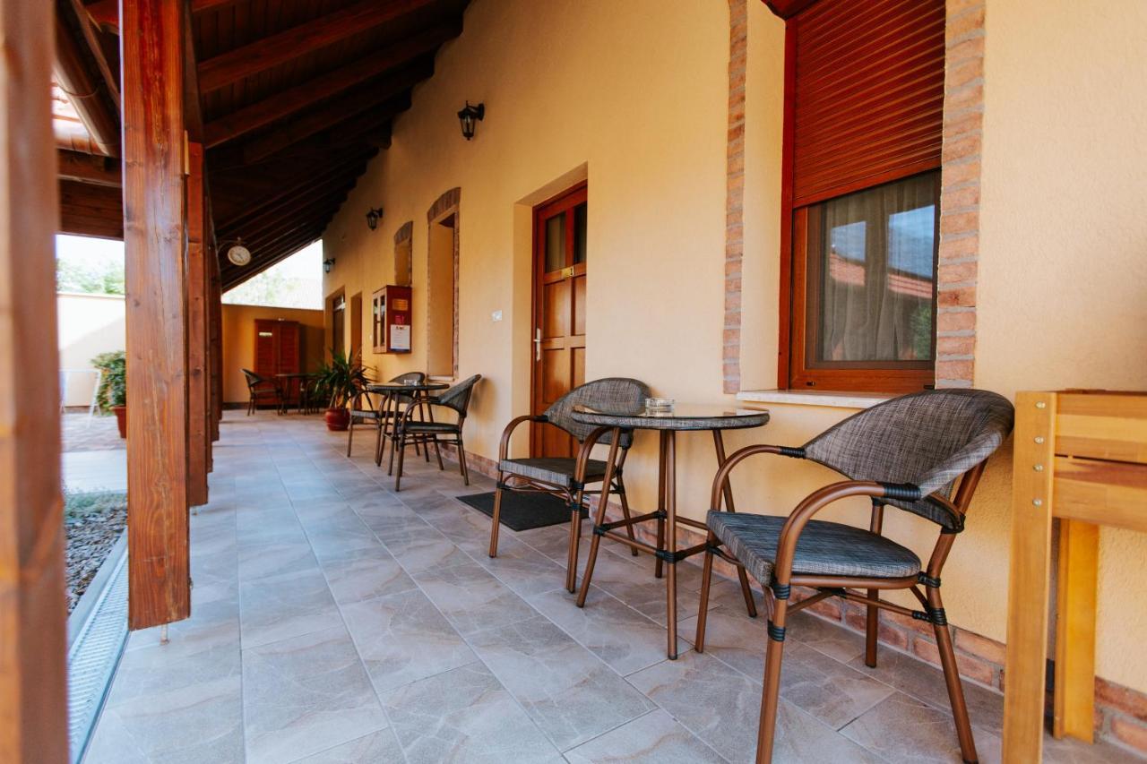 Nemeth Apartmanhazak Morahalom Luaran gambar